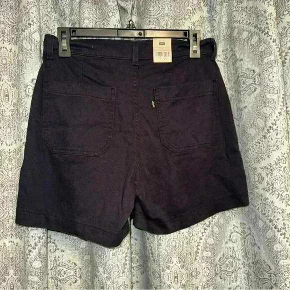 Woman’s Levi’s Utility Shorts NWT - Picture 2 of 7